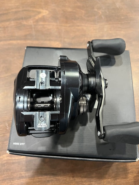 Daiwa Tatula 300H Casting Reel Right Hand Near Mint