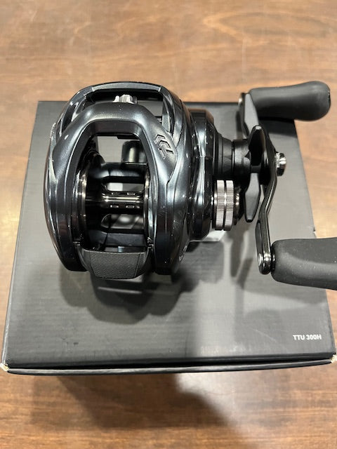 Daiwa Tatula 300H Casting Reel Right Hand Near Mint